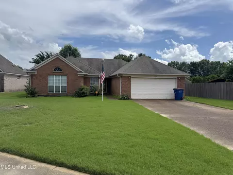 10069 Fox Chase Dr, Olive Branch, MS 38654