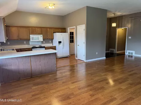 10069 Fox Chase Dr, Olive Branch, MS 38654 photo 3