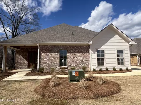 1811 Freedom Ring Dr, Brandon, MS 39047