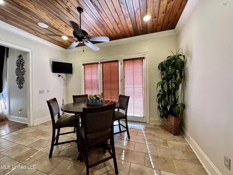 Dining - 121 Vinca Dr, Madison, MS 39110 photo 2 of 2