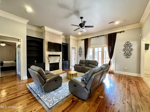 Living - 121 Vinca Dr, Madison, MS 39110 photo 1 of 1