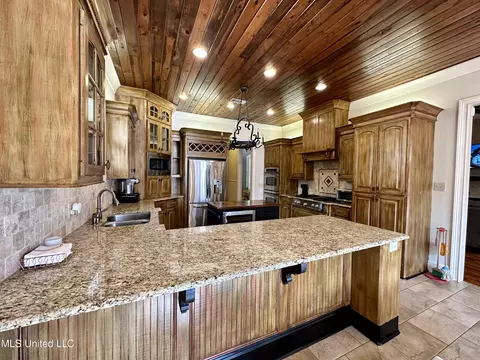 Kitchen - 121 Vinca Dr, Madison, MS 39110 photo 3 of 3
