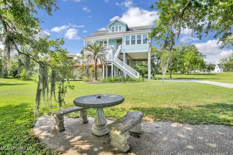 108 Leopold St, Bay Saint Louis, MS 39520