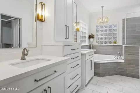 Bath - 231 Bayview Dr, Madison, MS 39110 photo 2 of 4