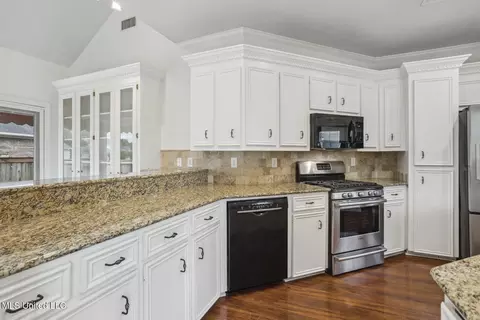 Kitchen - 231 Bayview Dr, Madison, MS 39110 photo 1 of 4