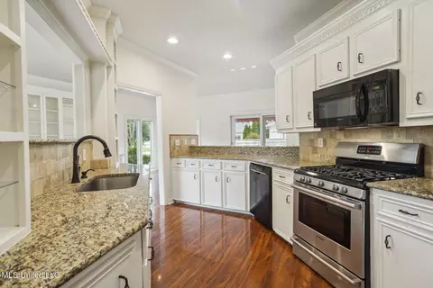 Kitchen - 231 Bayview Dr, Madison, MS 39110 photo 3 of 4