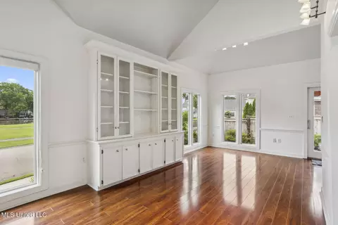 Living - 231 Bayview Dr, Madison, MS 39110 photo 5 of 5