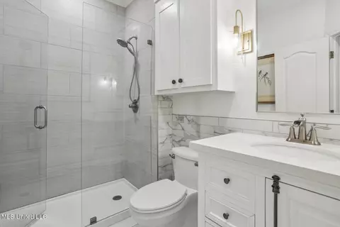 Bath - 231 Bayview Dr, Madison, MS 39110 photo 1 of 4