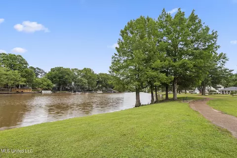 Exterior - 231 Bayview Dr, Madison, MS 39110 photo 6 of 8
