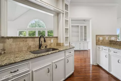 Kitchen - 231 Bayview Dr, Madison, MS 39110 photo 4 of 4