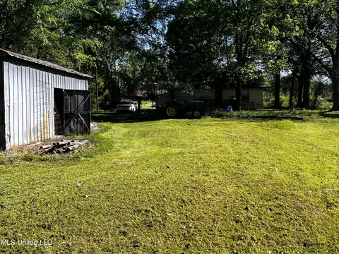 Exterior - 4595 Lucius Taylor Rd, Como, MS 38619 photo 5 of 9