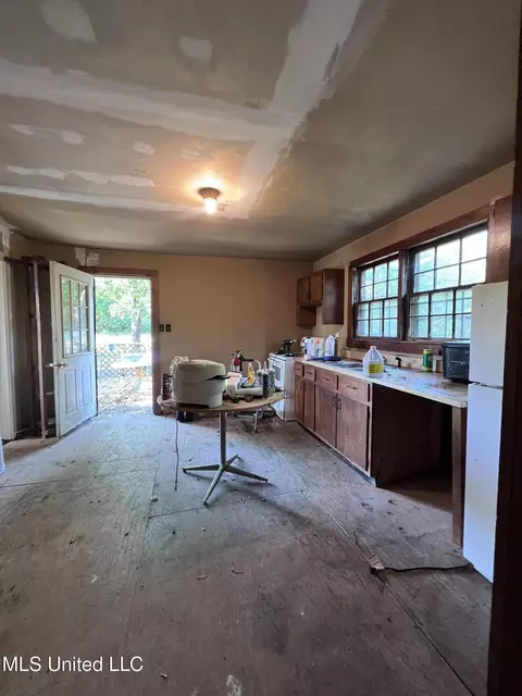 Kitchen - 4595 Lucius Taylor Rd, Como, MS 38619 photo 1 of 2