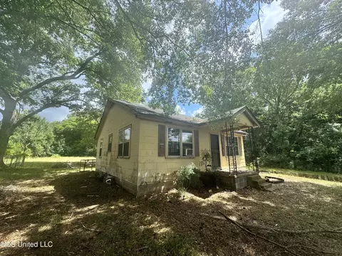 Exterior - 4595 Lucius Taylor Rd, Como, MS 38619 photo 7 of 9