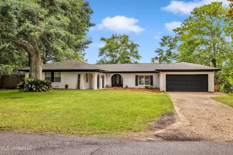 3225 Red Bluff Cir, Ocean Springs, MS 39564