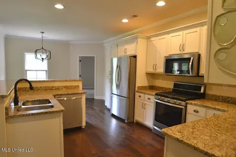 Kitchen - 1742 Robertson Place Dr, Hernando, MS 38632 photo 1 of 2