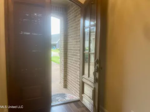 Entry Way - 1742 Robertson Place Dr, Hernando, MS 38632 photo 2 of 2