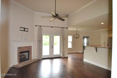 Living - 1742 Robertson Place Dr, Hernando, MS 38632 photo 1 of 1