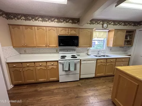 381 W Robinson St, Hernando, MS 38632 photo 5