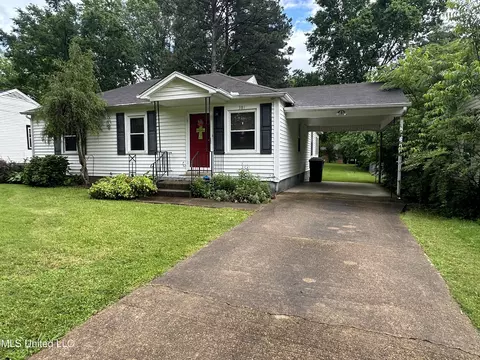 381 W Robinson St, Hernando, MS 38632 photo 2