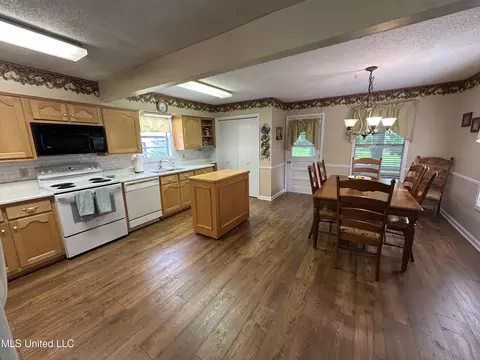 381 W Robinson St, Hernando, MS 38632 photo 4