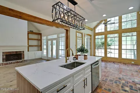 Kitchen - 138 Sunflower Rd, Madison, MS 39110 photo 3 of 4