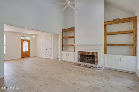 Living - 138 Sunflower Rd, Madison, MS 39110 photo 2 of 3