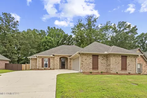 913 Timberton Dr, Pearl, MS 39208