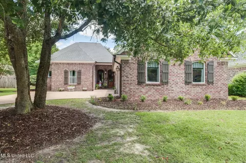 7046 Rolling Green Dr, Pass Christian, MS 39571