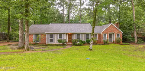 215 Swallow Dr, Brandon, MS 39047