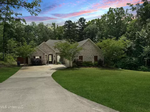103 Saint Charles Ave, Florence, MS 39073