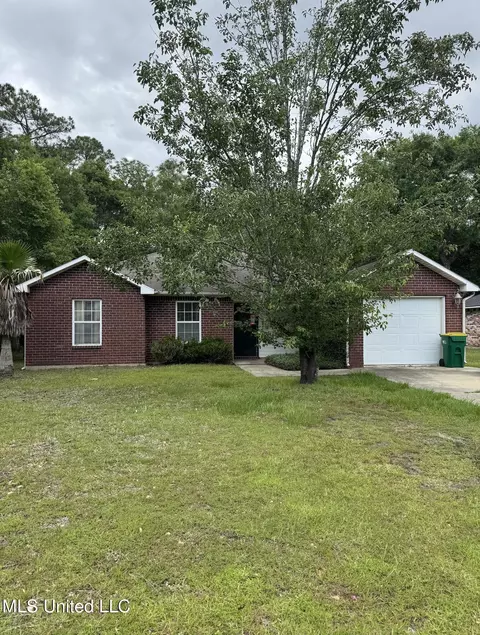 1024 Sycamore St, Ocean Springs, MS 39564