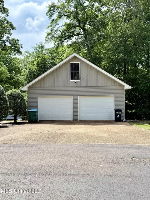 393 Lake Cherami Dr, Grenada, MS 38901 photo 4
