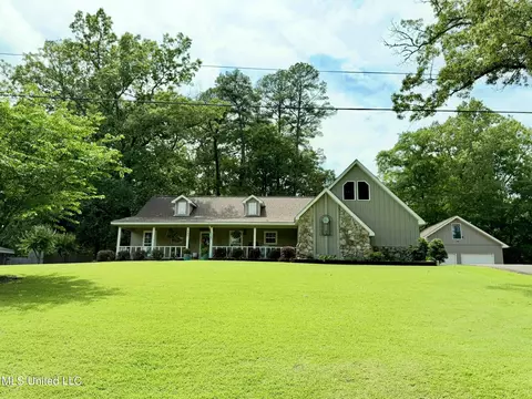 393 Lake Cherami Dr, Grenada, MS 38901