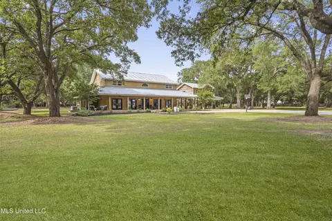 1625 Noble Rd, Ocean Springs, MS 39564