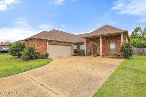107 Carriage Ln, Florence, MS 39073