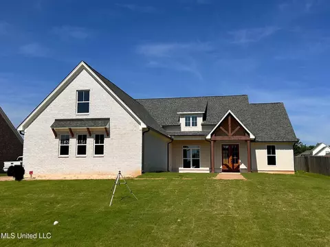 1805 Bakersfield Way, Nesbit, MS 38651