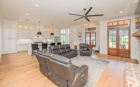 Living - 609 Big Valley Loop, Flowood, MS 39232 photo 4 of 4