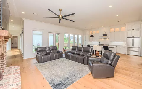 Living - 609 Big Valley Loop, Flowood, MS 39232 photo 3 of 4