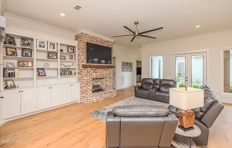 Living - 609 Big Valley Loop, Flowood, MS 39232 photo 1 of 4
