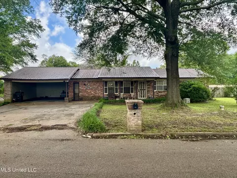 207 Gerald Dr, Greenwood, MS 38930