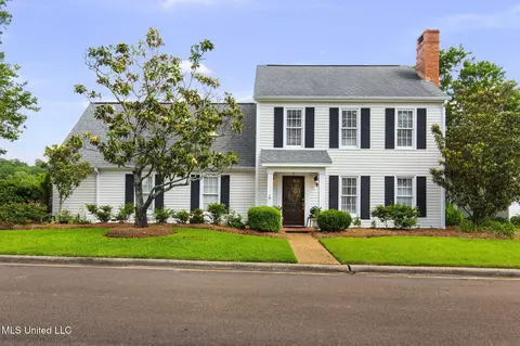 8 Spring Lake Pt, Pearl, MS 39208
