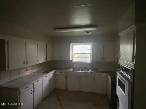 Kitchen - 511 Forest Ave, Jackson, MS 39206 photo 1 of 1
