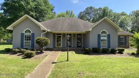 326 Amanda Ln, Byram, MS 39272