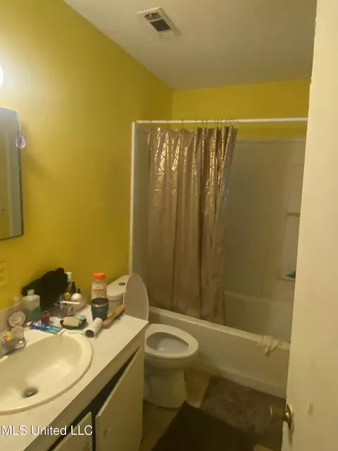 Bath - 351 E Academy St, Canton, MS 39046 photo 3 of 3