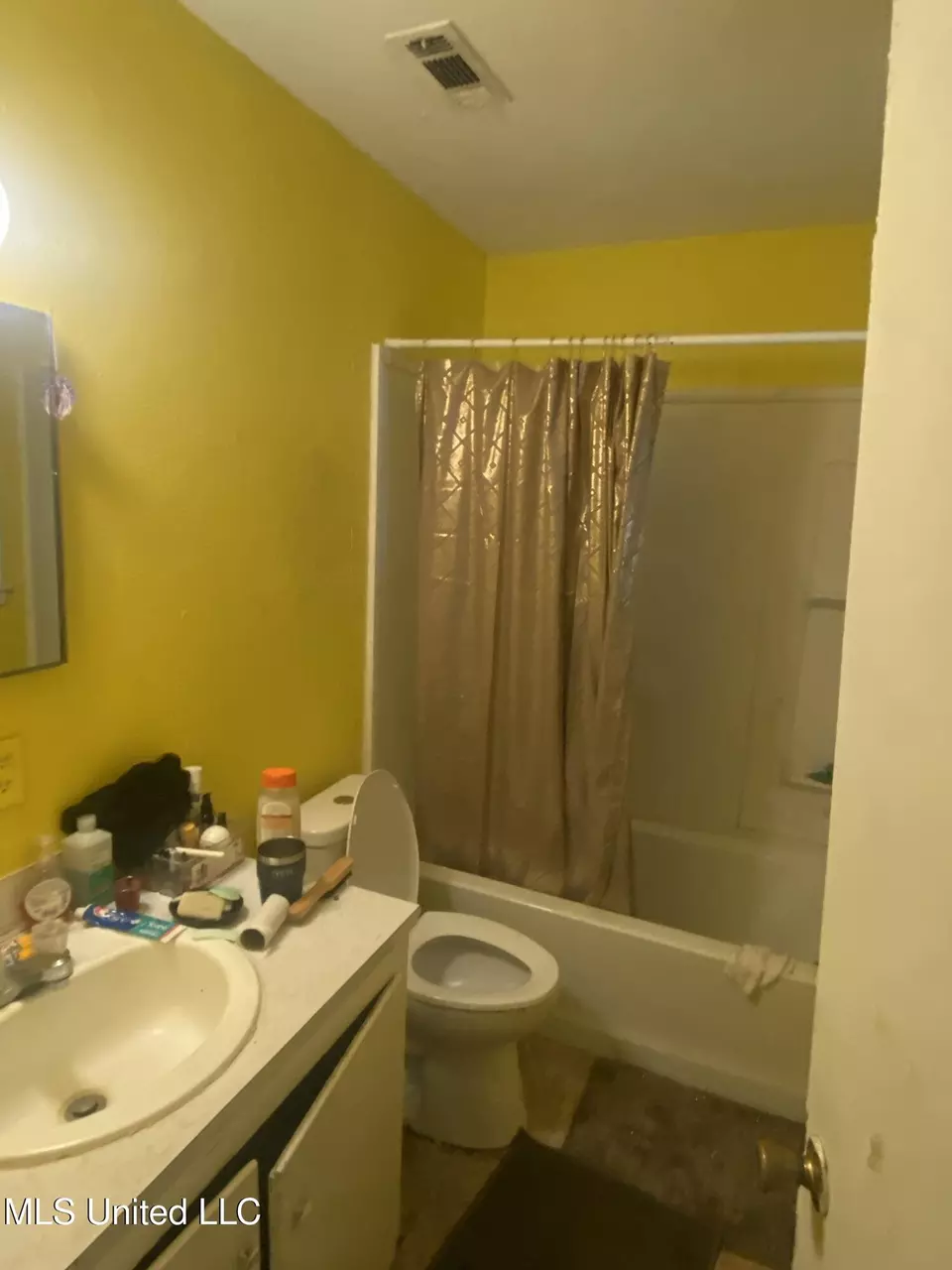 Bath - 351 E Academy St, Canton, MS 39046 photo 3 of 3