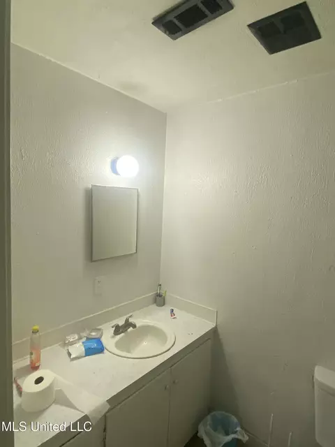 Bath - 351 E Academy St, Canton, MS 39046 photo 1 of 3