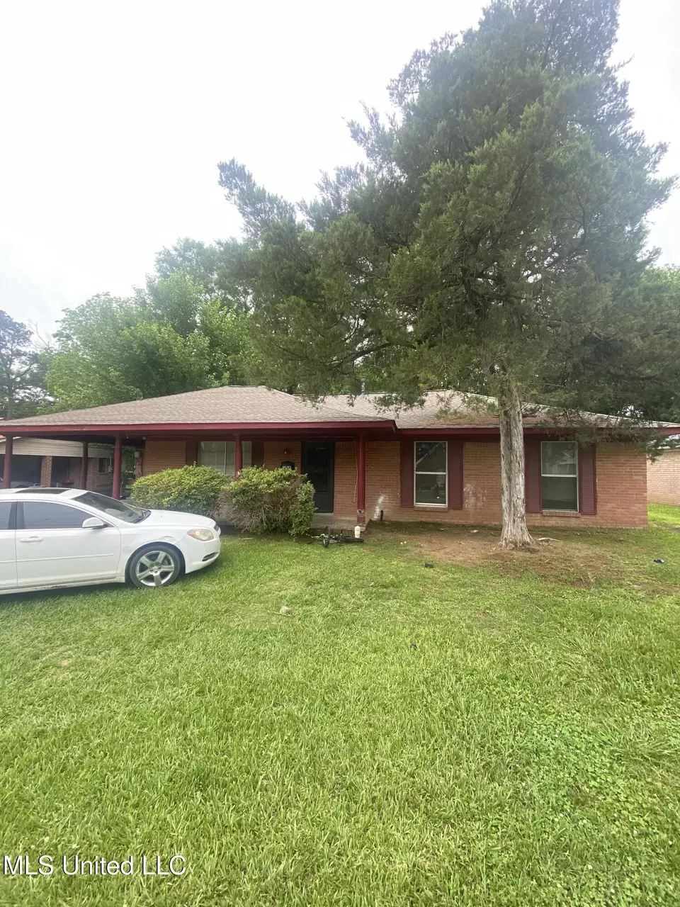 Exterior - 351 E Academy St, Canton, MS 39046 photo 1 of 2