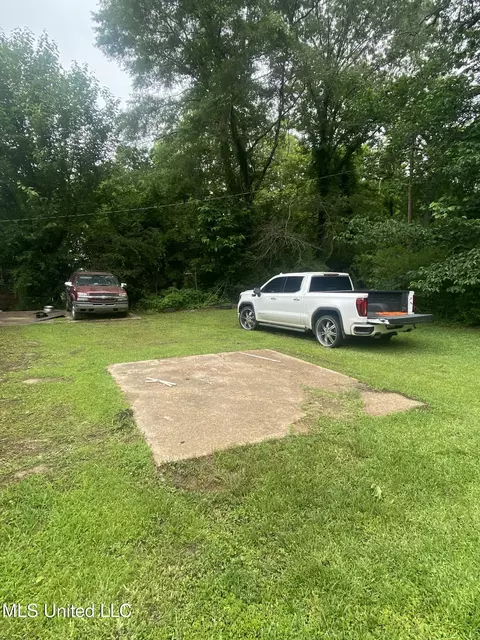 Exterior - 351 E Academy St, Canton, MS 39046 photo 2 of 2