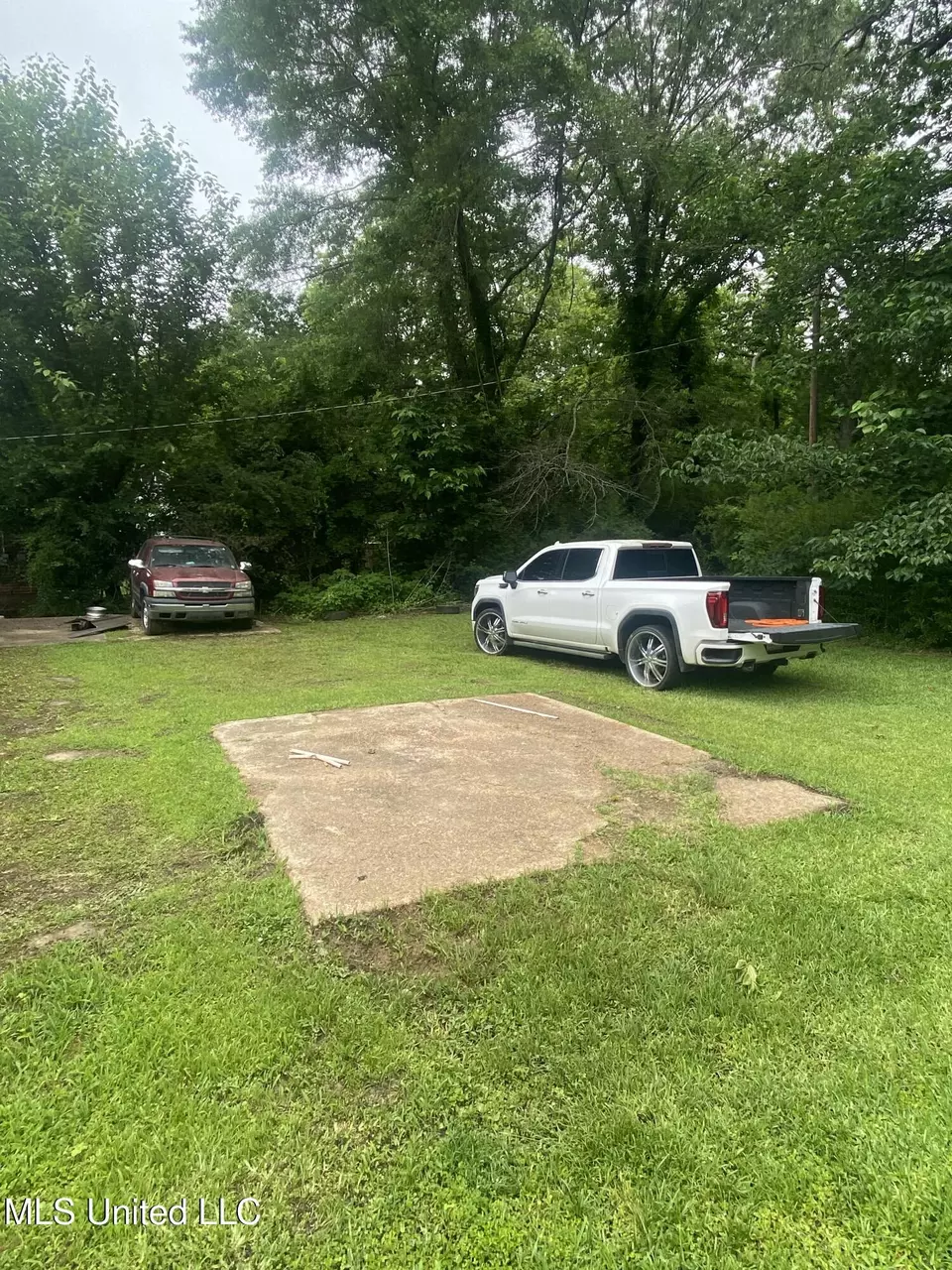 Exterior - 351 E Academy St, Canton, MS 39046 photo 2 of 2