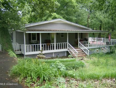 1089 Levi Bell Rd, Byhalia, MS 38611